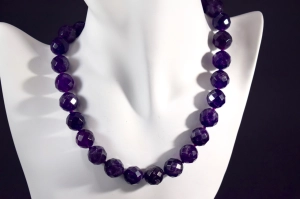 Ultra violet amethysts necklace