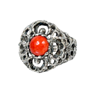 Wiekowy z koralem szlachetnym