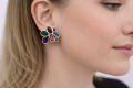 klipsy swarovski na modelce.png