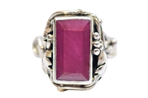 Autorski pierścionek z ogromnym rubinem