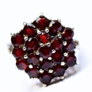 Duża rozeta z granatami piropami