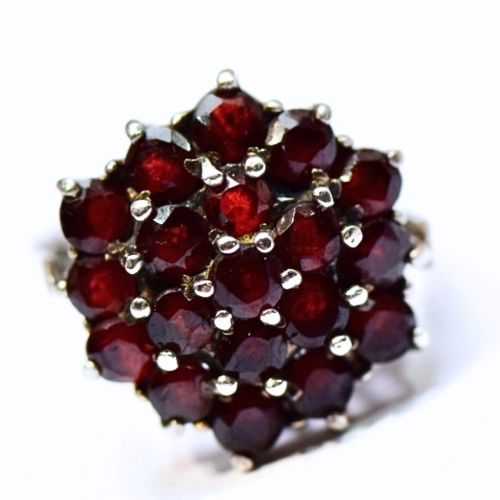 ogromn z granatami.png