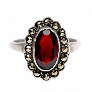 Art deco z granatem